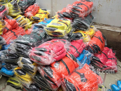 【圖】外貿(mào)服裝批發(fā)男女棉服15元起清倉處理 - 豐臺大紅門服裝/鞋帽/箱包 - 北京58同城