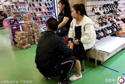 莫斯科華商夾縫生存,稱在為“中國倒?fàn)?rdquo;還債,不缺錢卻沒歸屬感