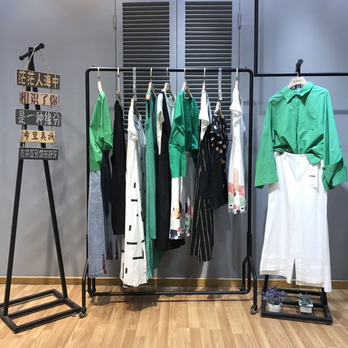 深圳嘉彩品牌女裝廠家批發(fā)貨源穩(wěn)定,貨源充足讓你采購(gòu)無(wú)憂