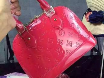 圖 哪里有一手貨源批發(fā) 廣州服裝 鞋帽 箱包