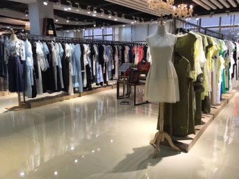 圖 深圳高端服裝品牌折扣批發(fā)休閑連衣裙1折 上海服裝 鞋帽 箱包