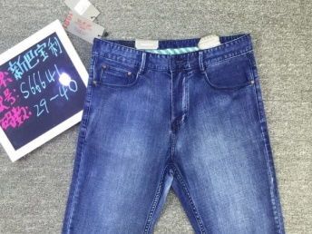 圖 夏季新款時尚休閑男裝牛仔短褲一手貨源庫存尾貨批發(fā) 廣州服裝 鞋帽 箱包